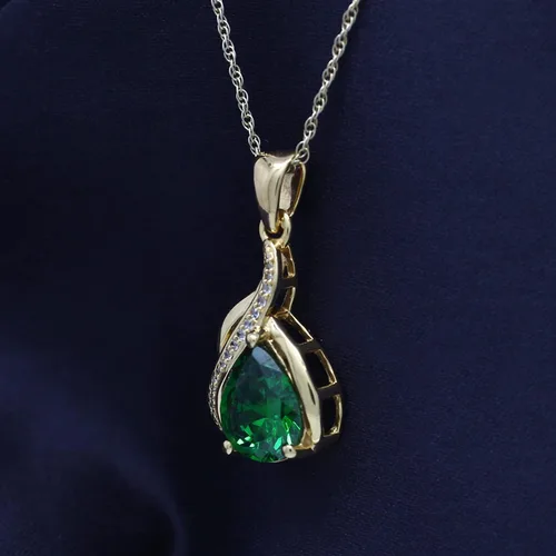 Vista 4 de Collar con colgante de esmeralda verde simulada de 3,5 quilates en oro de 14 quilates sobre plata esterlina