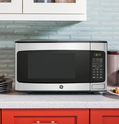 Vista 7 de [Usado] Horno microondas compacto GE para encimera, 1.1 pies cúbicos, capacidad de 950 W, 6 configuraciones de cocción automática, tecnología