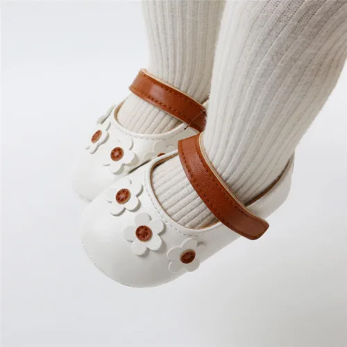 Vista 2 de Myleleya Zapatos planos Mary Jane para bebés y niñas con lazo y flores, vestido de princesa, para boda, zapatos de ballet antideslizantes para niños