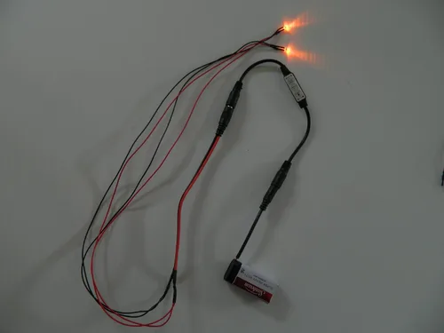 Vista 2 de Dead Head Props Ojos LED de Halloween de 24 pulgadas con controlador de micro efectos para máscaras, calavera y accesorios (azul con enchufe de 12 V)