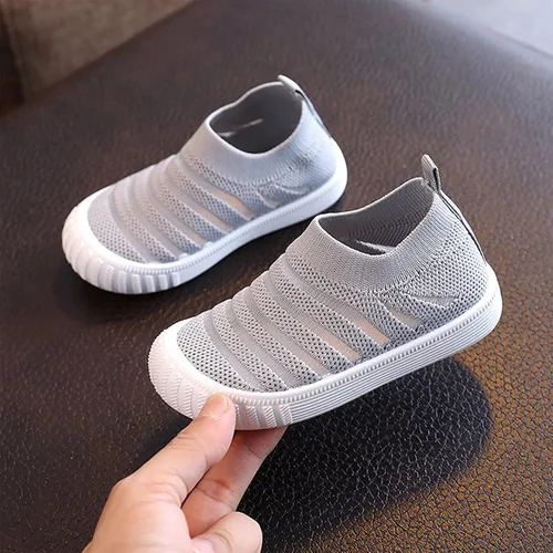 Vista 2 de synia Tenis de malla antideslizantes para niñas, zapatos ligeros y transpirables de verano para niños pequeñosgrandes