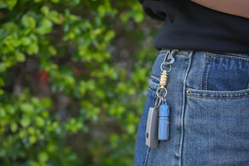 Vista 9 de OKNIFE Otacle R1 - Llavero magnético para llavero, llavero de titanio desmontable Esay, accesorio EDC de liberación rápida para exteriores