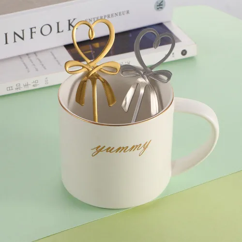 Vista 4 de Cuchara agitadora de café de acero inoxidable, 3 unidades, diseño de corazón de amor, taza colgante, cuchara de café, cuchara de postre de mango