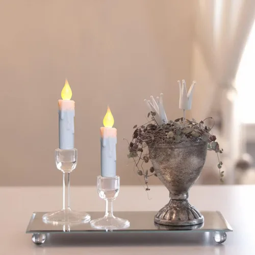 Vista 2 de CVHOMEDECO. Velas cónicas parpadeantes LED, velas sin llama con goteo, operadas por batería con temporizador, blancas, 4-3/4 pulgadas, juego de 2