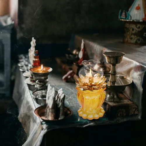 Vista 3 de Lámpara de aceite de loto, lámpara de oración de adoración budista, portavelas votivas, soporte de incienso tibetano, suministros budistas