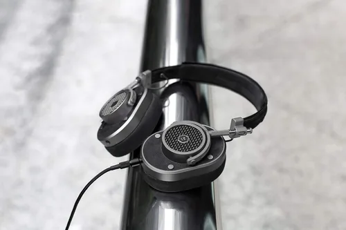 Vista 4 de Master & Dynamic Award Winning MH40 - Audífonos de diadema (parte trasera cerrada, calidad de sonido superior y diseño de nivel superior)