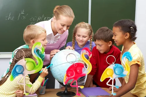 Vista 5 de Paquete de 30 juguetes divertidos de burbujas surtidos de flamencos para niños, niños, aulas, estudiantes, regalos de profesores, recuerdos