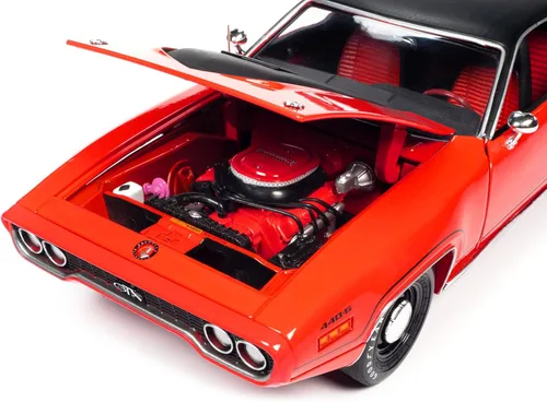 Vista 3 de 1971 Plymouth GTX 440+6 Hardtop Tor Rojo con Negro Clase Superior de 1971 ''American Muscle 30 Aniversario 1/18 Modelo de Auto Fundido a Presión por