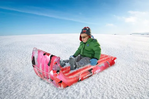 Vista 5 de Slippery Racer Trineo de nieve inflable gigante para adultos y niños, duradero, resistente, paquete de 2 unidades rojo y azul, 60 pulgadas