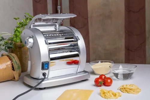 Vista 6 de Imperia Pastapresto Maker, potente máquina eléctrica de pasta de 120 V con motor, 100% fabricada en Italia, construcción de acero resistente con 6