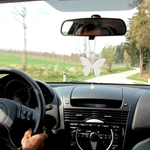 Vista 9 de MiOYOOW Adorno colgante de mariposa para automóvil, accesorio de espejo retrovisor con diamantes de imitación, ajuste universal, adorno colgante