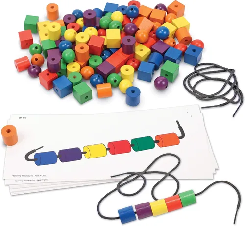 Vista 3 de Learning Resources Set de tarjetas de cuentas y patrones, cuentas para cordones, 130 piezas, a partir de 3 años