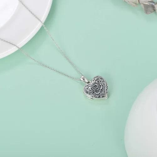 Vista 4 de SOULMEET Collar con medallón de girasol, rosa y margarita, con forma de corazón que sostiene fotos y mantiene a alguien cerca de ti, plata