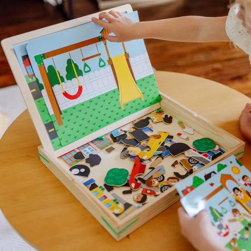 Vista 8 de Melissa & Doug - Juego magnético de madera con imágenes, con 119 imanes y tarjetas de escenas complementarias.