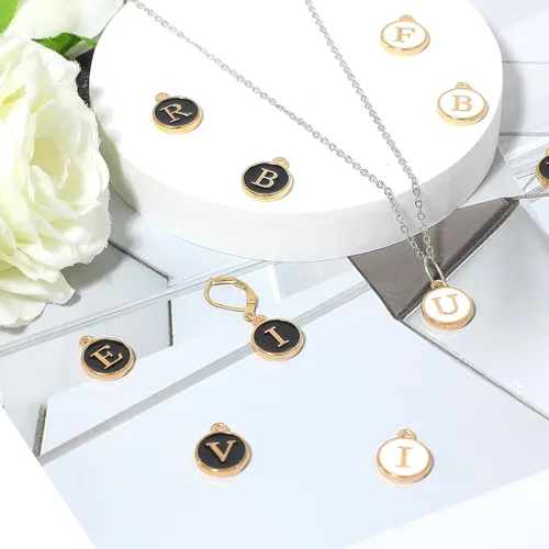 Vista 4 de 104 PIEZAS de dijes de letra para hacer joyas - dijes de alfabeto y iniciales de doble cara para collar y pulsera 2 colores 104 piezas