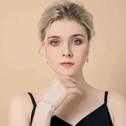 Vista 3 de Conjunto de joyería para boda, aretes de lagrima y collar con dije de circonio cúbico