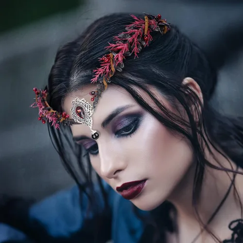 Vista 2 de MOSTORY Handmade Fairy Flower Headpiece Woodland Elf Crown Black Leaf Circlet Dark Forest Wreath for Women Girls Renaissance Halloween Cosplay