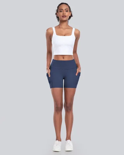 Vista 2 de CHRLEISURE - Pantalones cortos de ciclismo para mujer con bolsillos de licra, cintura alta, con control de abdomen para entrenamiento, yoga