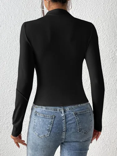 Vista 2 de Verdusa Camiseta de manga larga ajustada con cuello alto falso para mujer, color negro