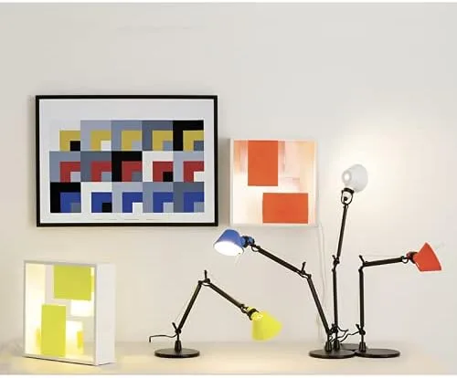 Vista 5 de Artemide Tolomeo Micro Bicolor Ajustable Sobremesa Edición Limitada - Nero/Corallo