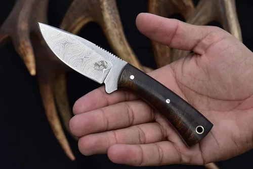 Vista 2 de Knives Ranch Cuchillo EDC de hoja fija con funda de transporte horizontal, hoja de damasco, esencial de vaquero con funda de cuero, mango
