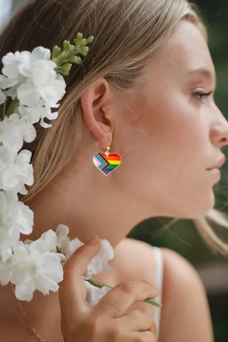 Vista 4 de Heart Shape Pride Dangle Earrings Gay and Lesbian LGBT Pride Gifts Jewelry