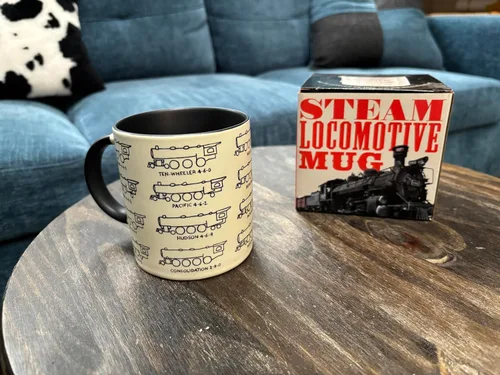 Vista 3 de The Unemployed Philosophers Guild Taza de café de locomotora de vapor, perfecta para los amantes de los trenes, viene en una divertida caja