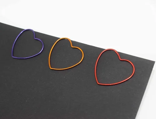 Vista 4 de Clips de papel de corazón morado (50 unidades), regalos de agradecimiento al maestro del día de la madre Package in a metal box, heart shaped