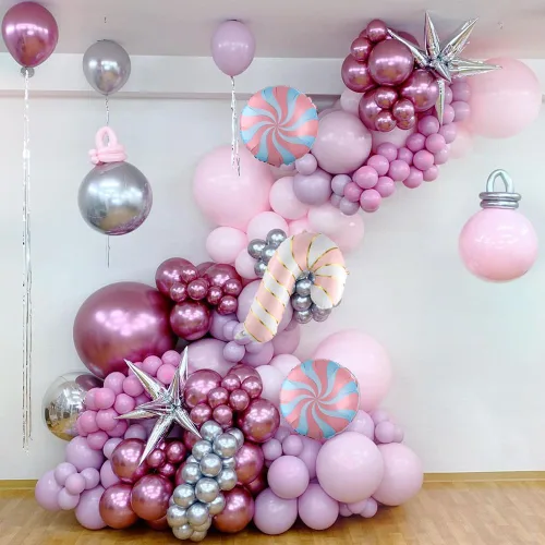 Vista 6 de Kit de arco de globos de Navidad pastel de 158 piezas, globos de color rosa, morado y plateado con detalles de bastón de caramelo 3D y piruletas