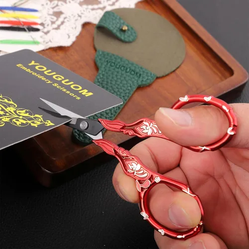 Vista 4 de YOUGUOM - Tijeras de bordado antiguas con estuche, tijeras para costura, manualidades, punto de cruz, ganchillo, hilo, tijeras de detalle y de Dorado