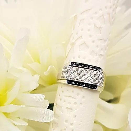 Vista 3 de Dazzlingrock Collection Anillo de plata de ley 925 con diseño de diamantes blancos y negros de 0,45 quilates para hombre
