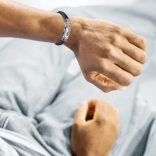 Vista 2 de Pulsera con texto en inglés "To My Son", regalo de mamá, madre e hijo Forever Linked Together, pulsera de cuero con cierre magnético de acero