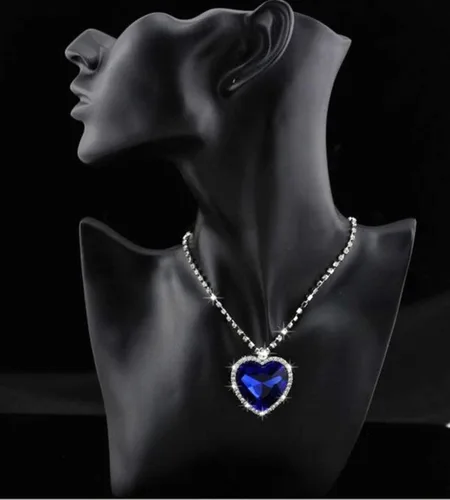 Vista 4 de Collar Corazón Azul Del Océano y Bolsa De Terciopelo Azul, Cristal
