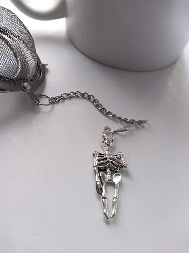 Vista 2 de Infusor de té esqueleto para preparar té de hojas secas