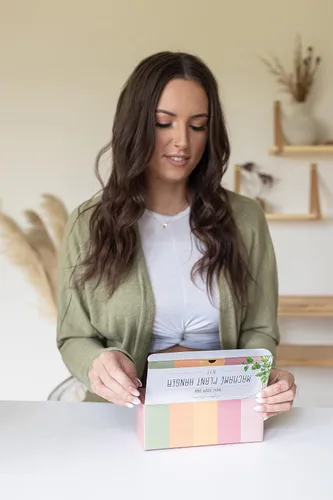 Vista 3 de Kit de macramé – Hace 3 perchas de macramé para plantas con instrucciones fáciles de seguir para adultos principiantes – Incluye cable de macramé