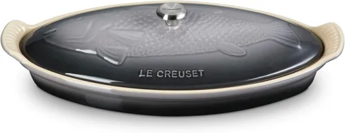 Vista 8 de Le Creuset - Cacerola de cerámica Heritage para pescado, 1.7 cuartos de galón, Marsella