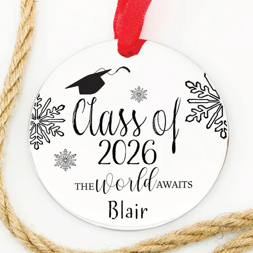 Vista 4 de Adorno de Navidad de clase de 2026 personalizado Felicidades 2026, adorno de regalo para graduado, universidad, graduación, secundaria, graduado