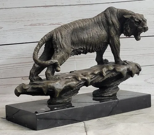 Vista 3 de Majestic Bugatti - Escultura de bronce de tigre – Estatua de vida silvestre hecha a mano por artesanos franceses, regalo decorativo para el hogar