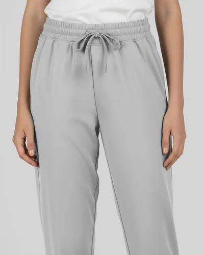 Vista 3 de Real Essentials Paquete de 3 pantalones deportivos Dry-Fit para niñas, pantalones deportivos para correr con bolsillos para niños y adolescentes
