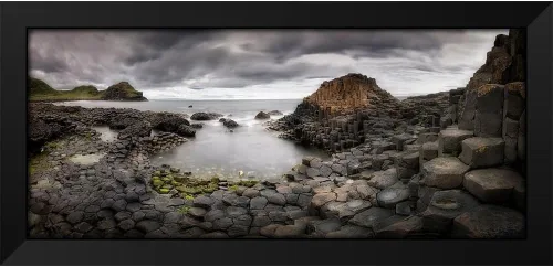 Vista 2 de ArtDirect - Romero Angueira, Yolanda 18x10 Black Modern Framed Art Print Titled: The Giants Causeway