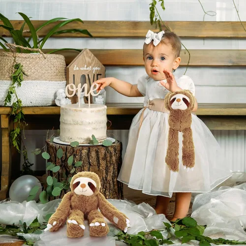 Vista 5 de Queekay 2 Paquetes de Peluches de Perezoso Colgantes de 18 Pulgadas, Perezoso de Tres Dedos con Manos de Velcro para Adolescentes y Adultos, Regalos