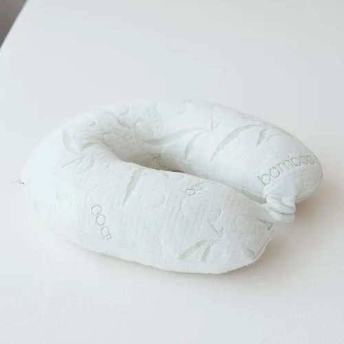 Vista 2 de Almohada de viaje de espuma viscoelástica, rayón refrescante hecho de bambú y funda de poliéster, en forma de U, lavable a máquina, ideal