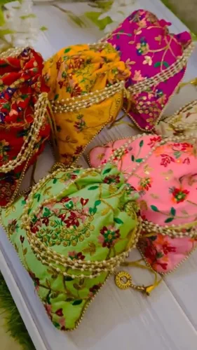 Vista 7 de Bolsa de seda bordada para mujer, diseño Potli, bolso de mano para mujer