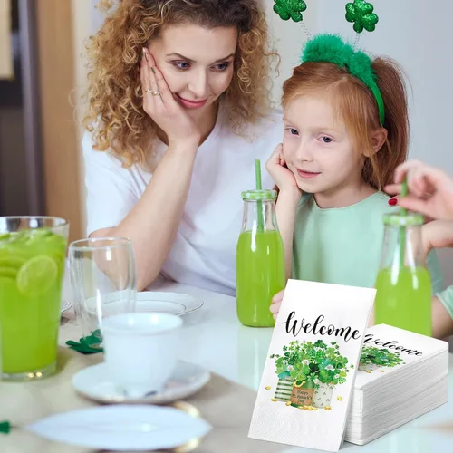 Vista 6 de Outus 100 servilletas del día de San Patricio, tréboles de bienvenida, toallas de papel para invitados, toallas de mano verdes, tréboles