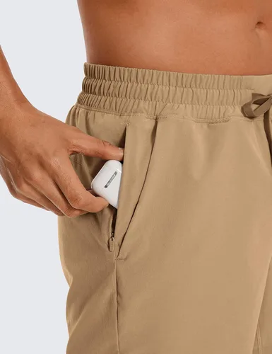 Vista 3 de CRZ YOGA Pantalones cortos de entrenamiento sin forro para hombre, ligeros, de secado rápido, para correr, deportes, gimnasio, con bolsillos