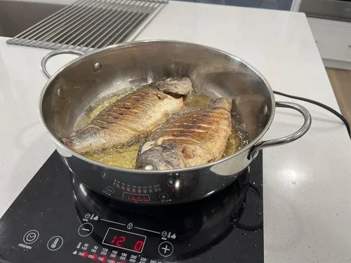 Vista 6 de Saltlas Olla de Freidora Profunda de 4.4Qt/4.2L con Cesta y Cucharón Colador, Olla de Acero Inoxidable 304 para Freír Pescado, Mariscos, Pollo