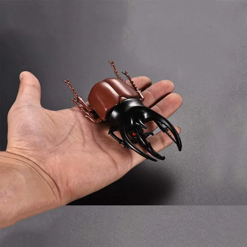 Vista 2 de Paquete de 6 juguetes de modelo de escarabajo realistas, colección de figuras de insectos realistas falsas, juguetes educativos de aprendizaje