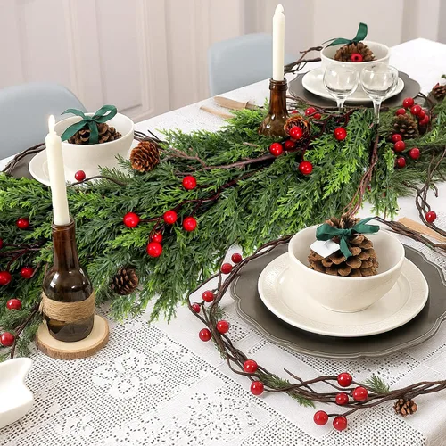 Vista 6 de ENVEN Guirnalda de Navidad de cedro sintético con bayas rojas y conos de pino, vegetación de invierno sintética completa para repisas navideñas
