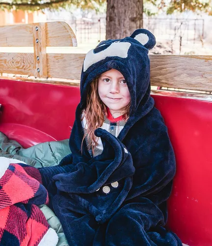 Vista 4 de Manta con capucha para llevar puesta Lazy One para niños, manta con capucha de animales (Oso)