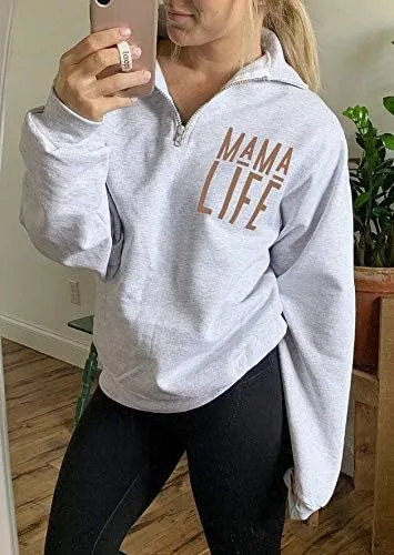 Vista 3 de Sudadera para mujer, sin botones, de cuello alto, con cremallera de 14, con estampado de texto en inglés Mama Life